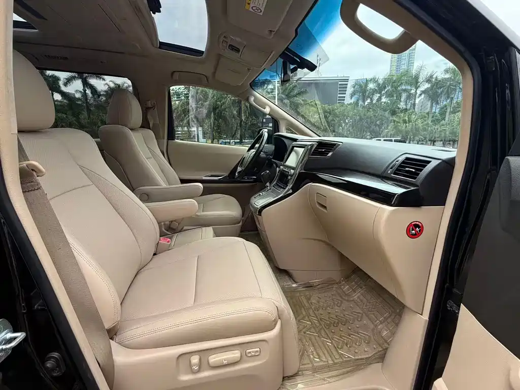 Toyota Alphard — миниатюра 14