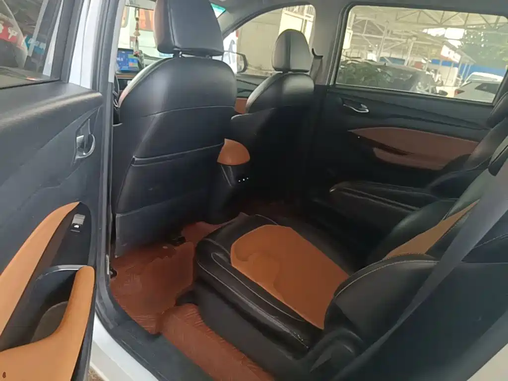 Wuling Hongguang S3 — миниатюра 17
