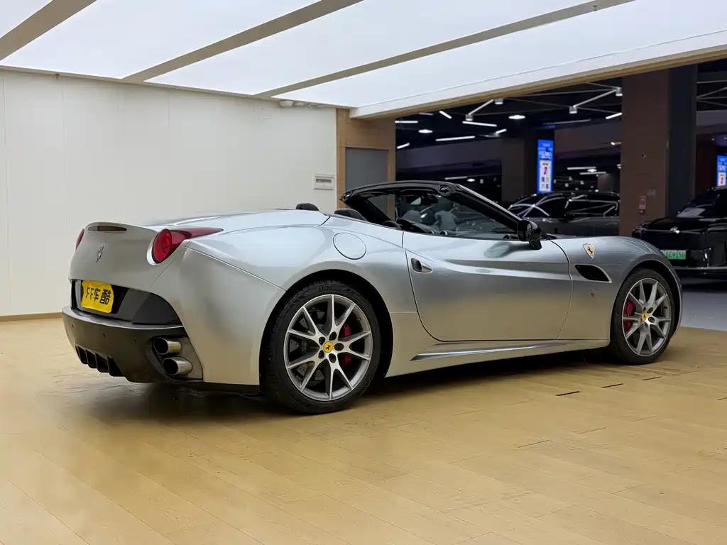 Ferrari California T 2012 4.3L