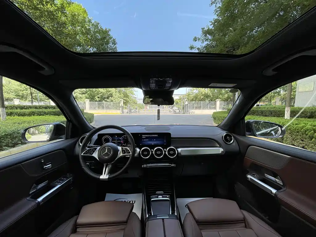 Mercedes-Benz GLB — миниатюра 12