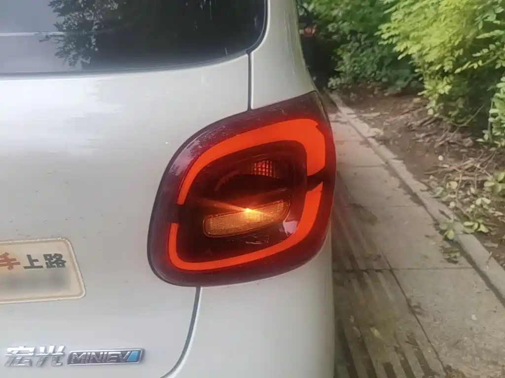 Wuling MINIEV — миниатюра 8