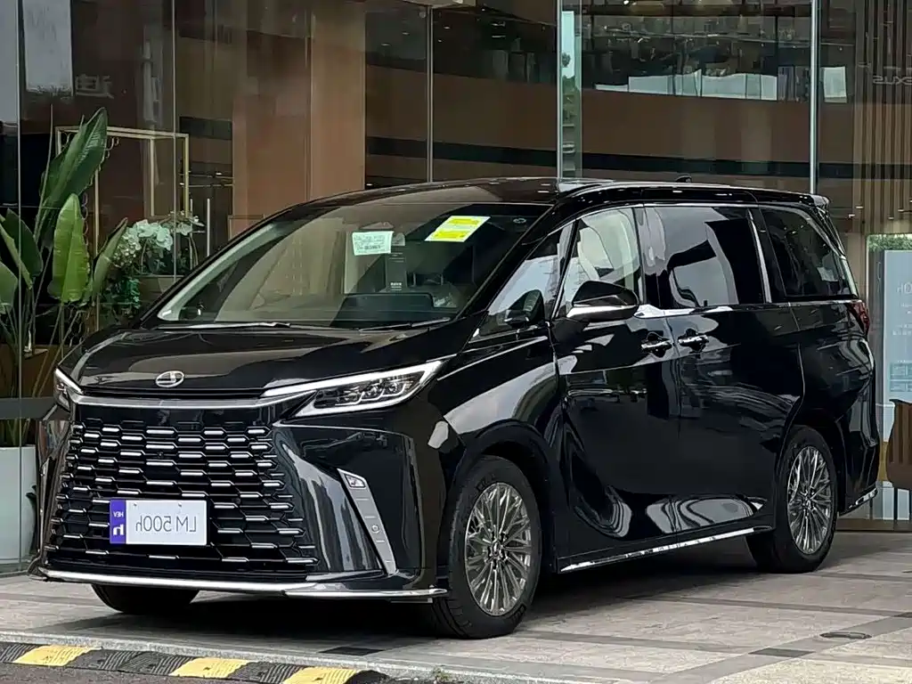 Lexus LM 0