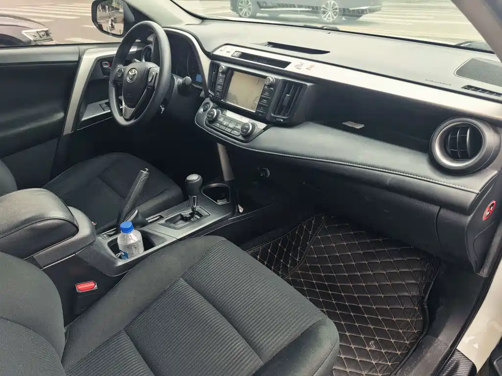 Toyota RAV4 — миниатюра 3