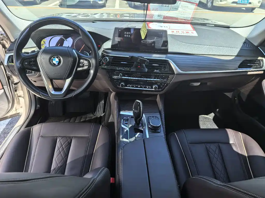 BMW 5 Series — миниатюра 7