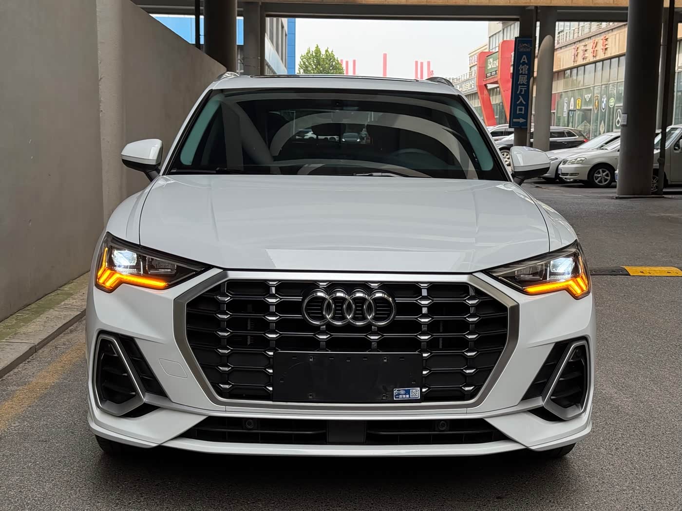 Audi Q3 1.4 л 2022 г. Белый, пробег 38900 км