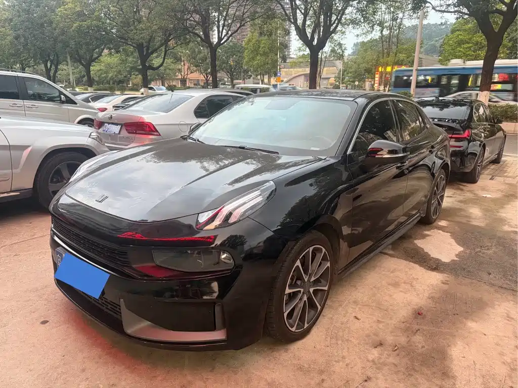 Купить Lynk & Co 03