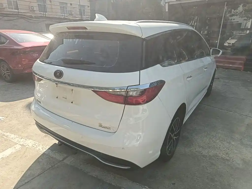 BYD MAX — миниатюра 7