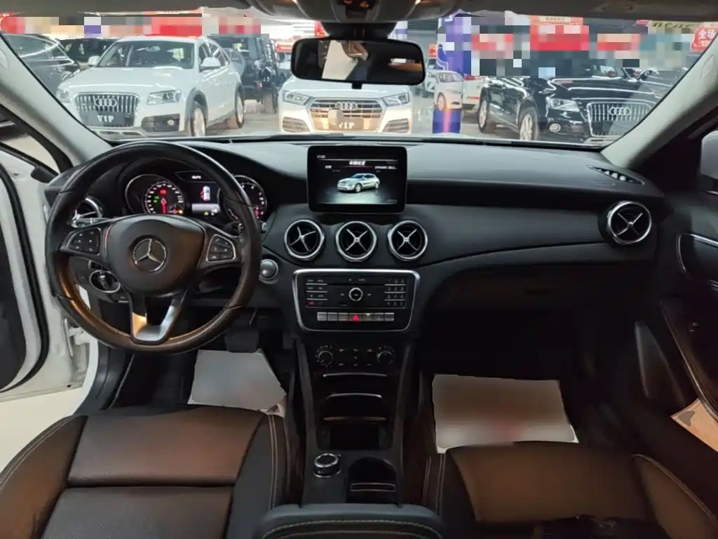 Mercedes-Benz GLA — миниатюра 10