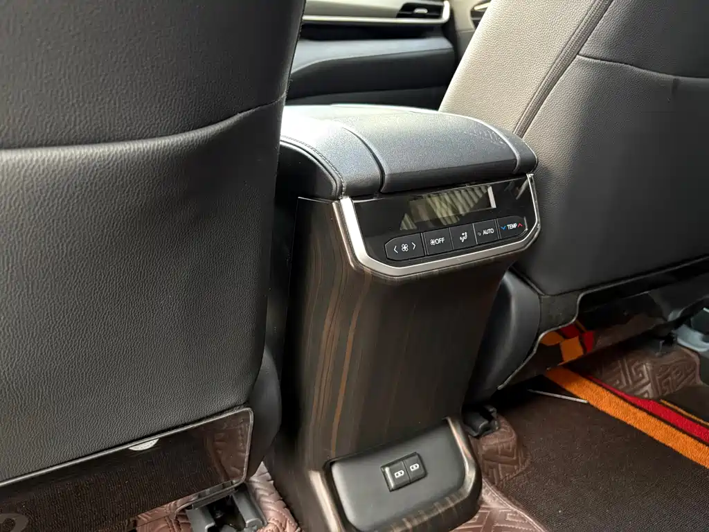 Toyota Highlander 2.5L Smart Electric Hybrid 4WD Premium Edition 7 seats, фото 13