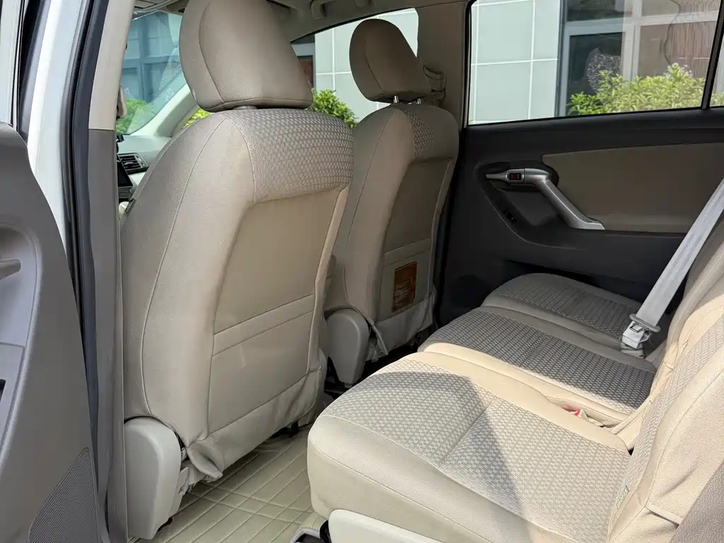 Toyota Verso — миниатюра 9