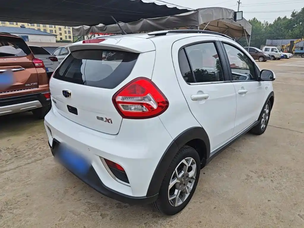 Geely Vision X1 — миниатюра 7