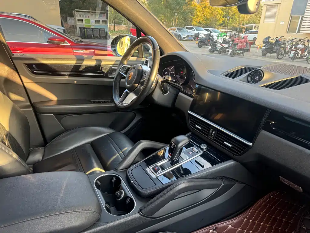 Porsche Cayenne — миниатюра 11
