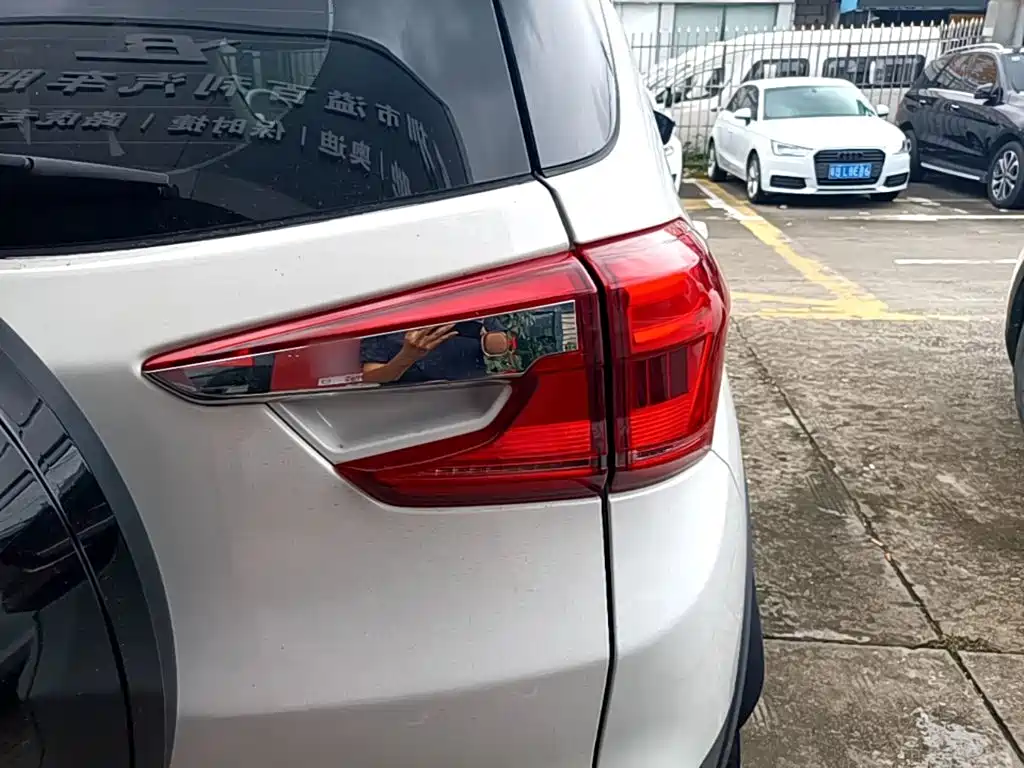 BYD Yuan EV — миниатюра 8