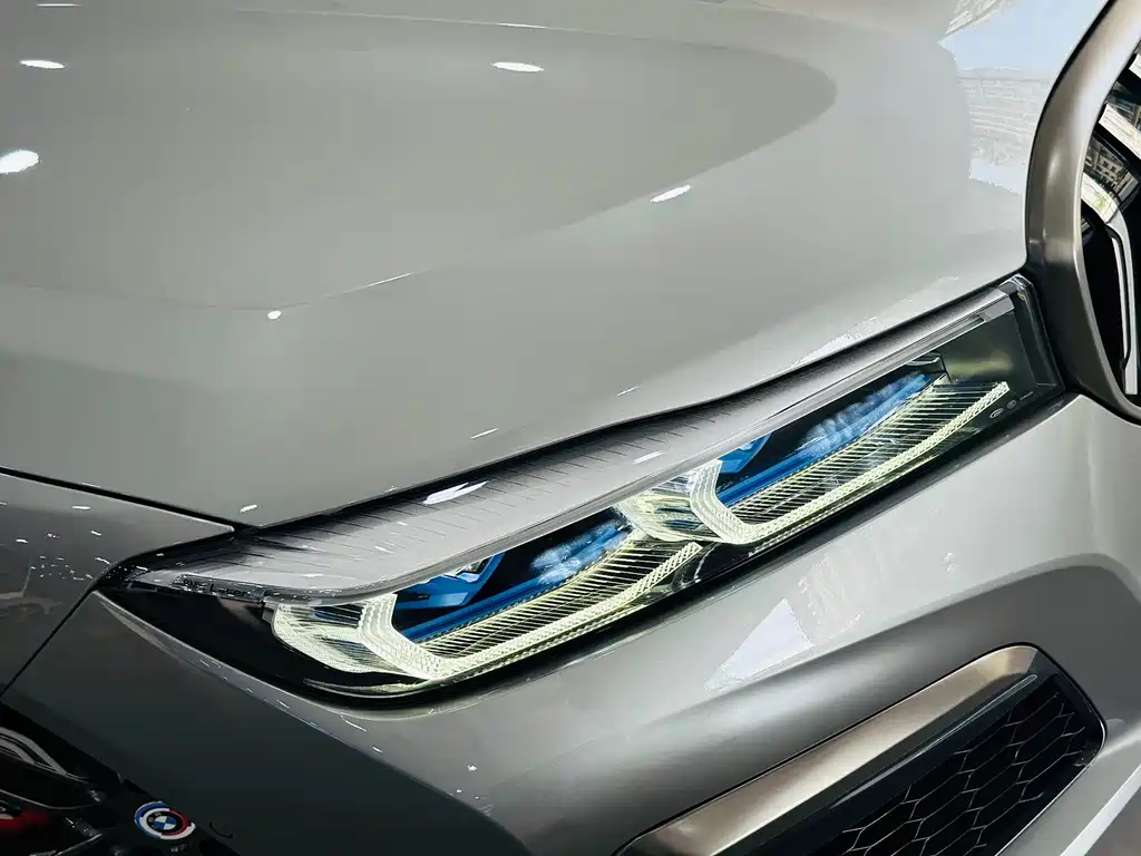 BMW 7 Series — миниатюра 11
