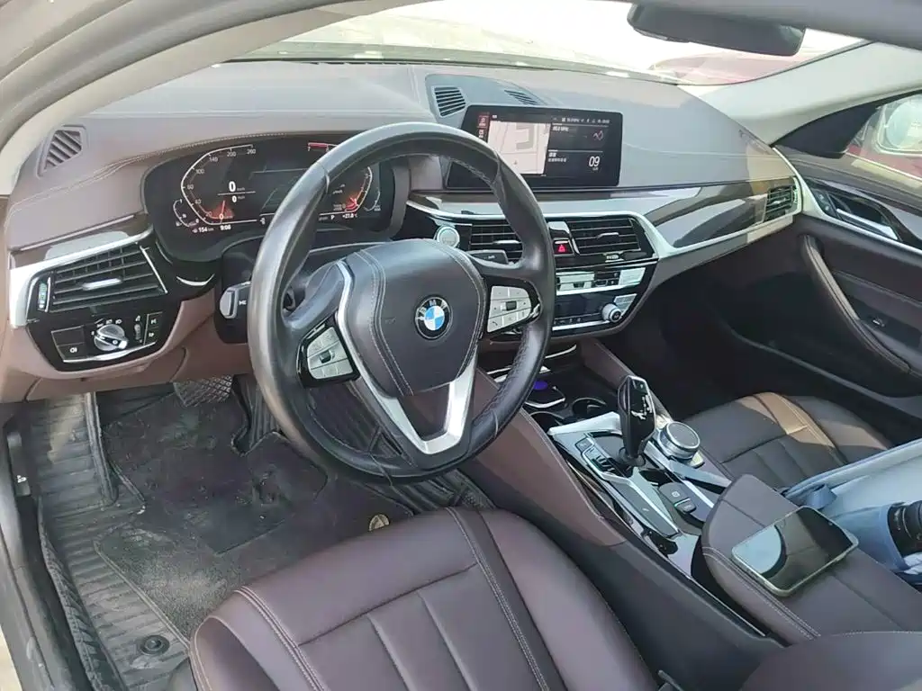 BMW 5 Series — миниатюра 10