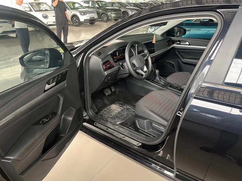 Volkswagen Lavida — миниатюра 4