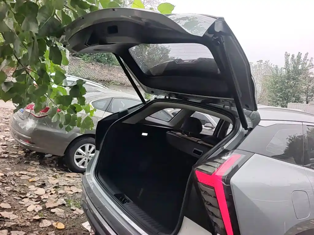Geely Boyue L — миниатюра 19