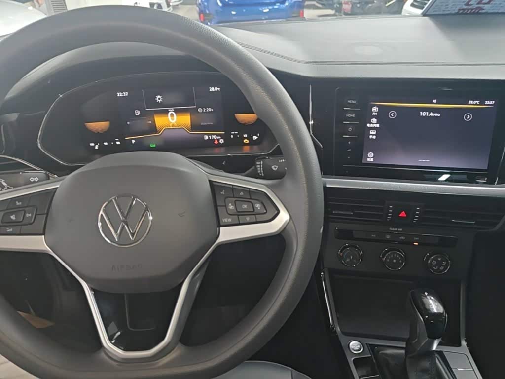 Volkswagen Passat 1.4 л 2025 г. Чёрный, пробег 46600 км