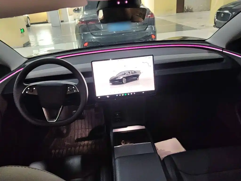 Tesla Model 3 — миниатюра 10