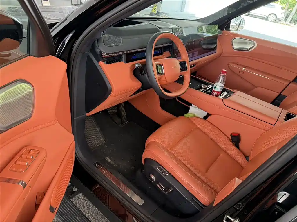 Lynk & Co 900 2025 1.5T Ultra 6 мест