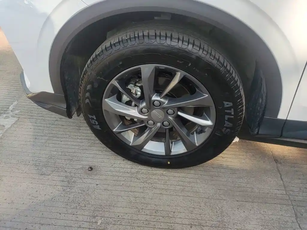 Geely Binyue — миниатюра 23