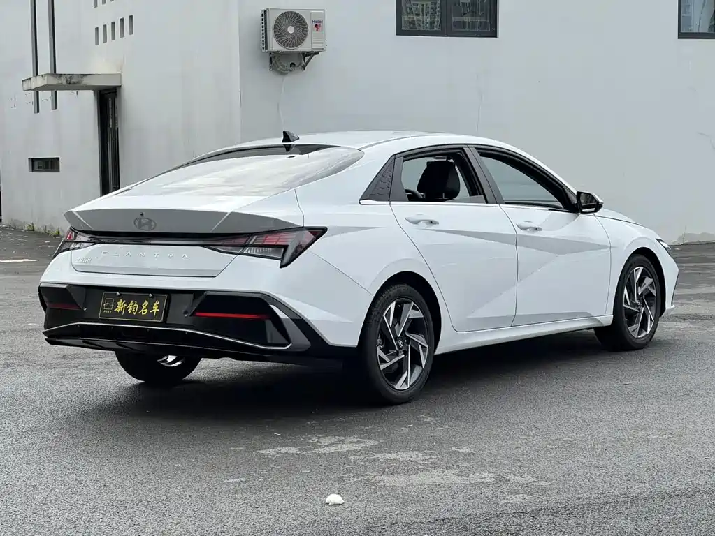 Hyundai Elantra — миниатюра 12