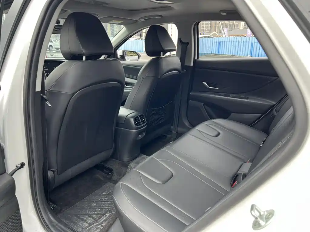 Hyundai Elantra — миниатюра 6