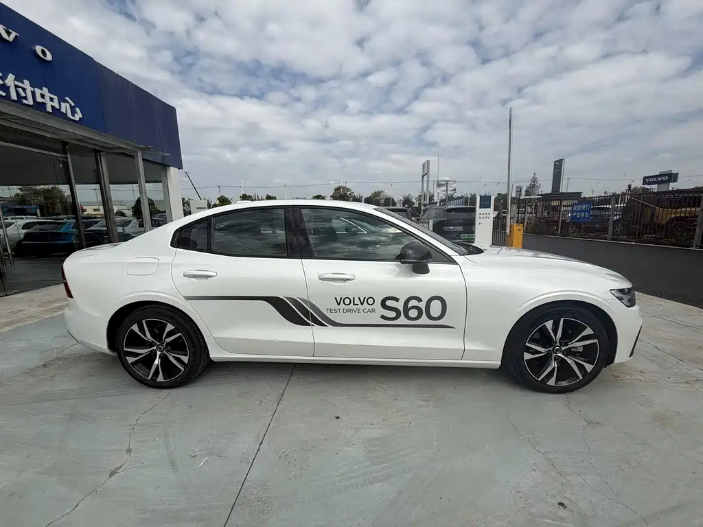 Volvo S60 — миниатюра 4