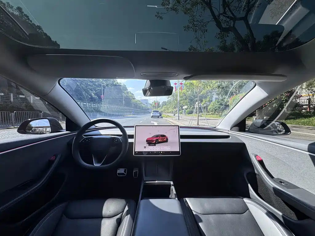Tesla Model 3 — миниатюра 7