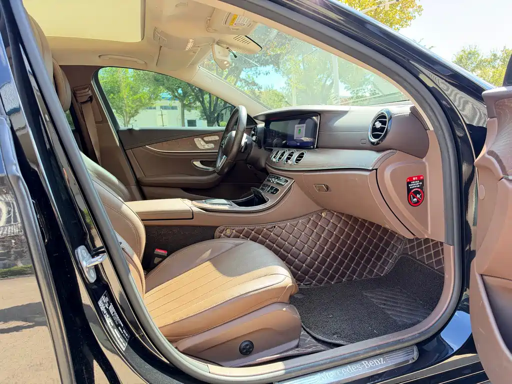 Mercedes-Benz E-Class — миниатюра 11