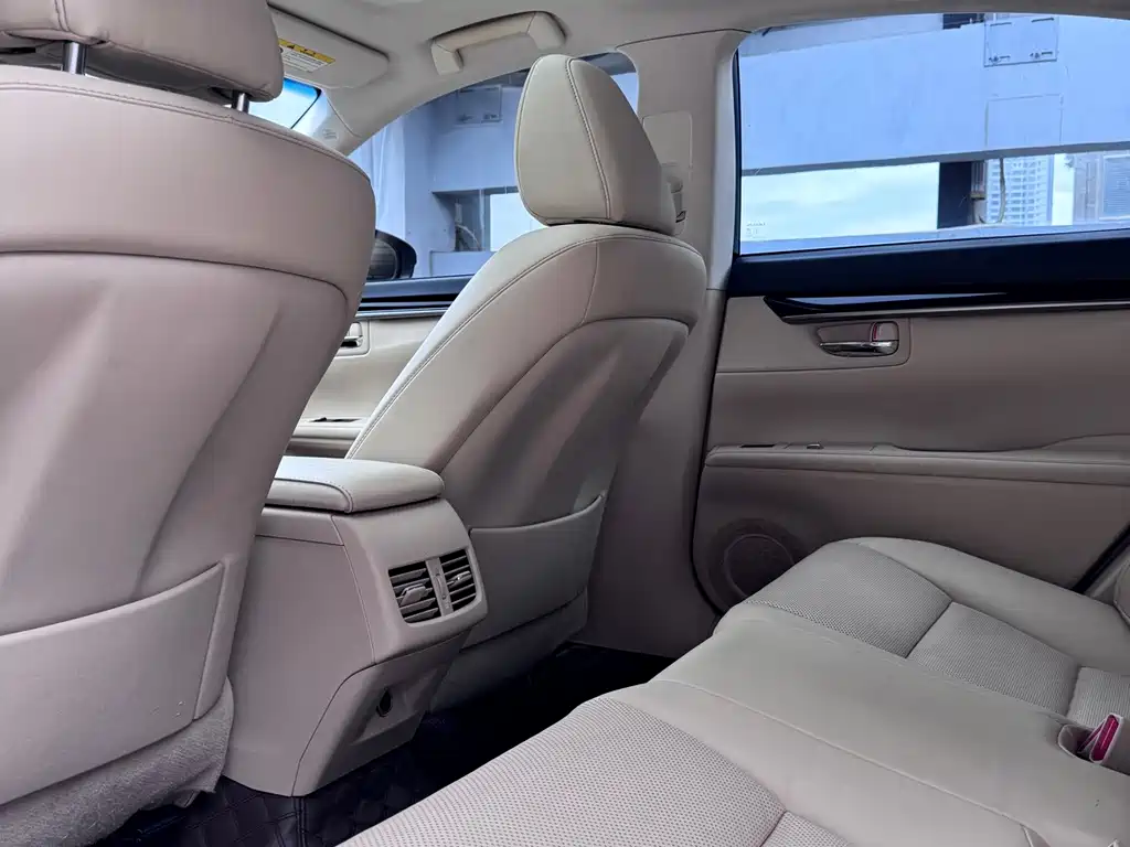 Lexus ES — миниатюра 16