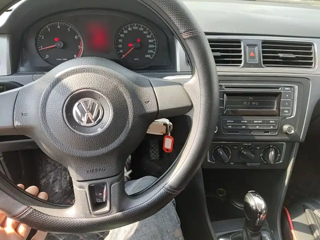 Volkswagen Santana — миниатюра 10