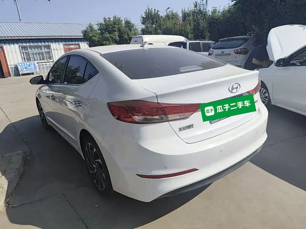 Hyundai Elantra — миниатюра 5