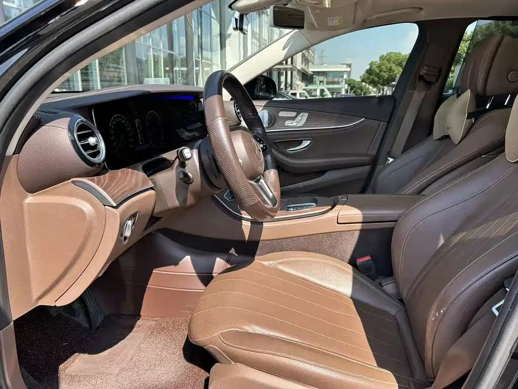 Mercedes-Benz E-Class — миниатюра 10