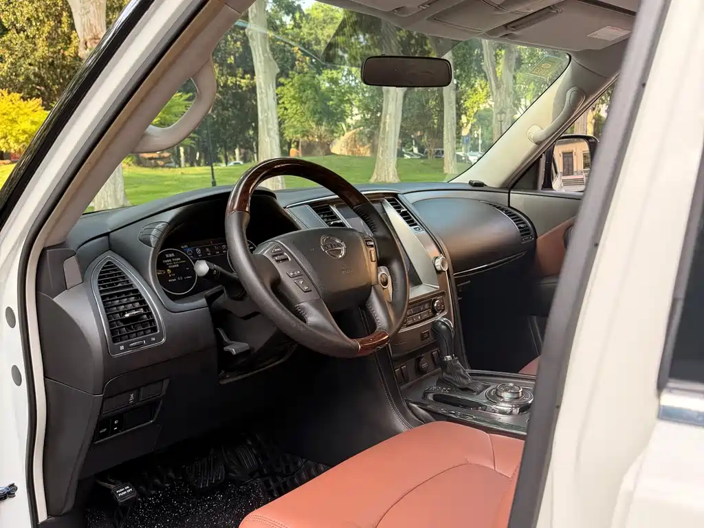 Nissan Patrol — миниатюра 9