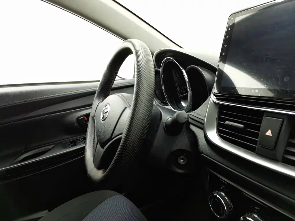 Toyota Yaris L — миниатюра 22
