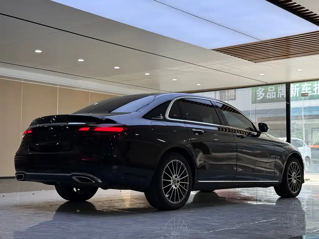 Mercedes-Benz E-Class — миниатюра 8