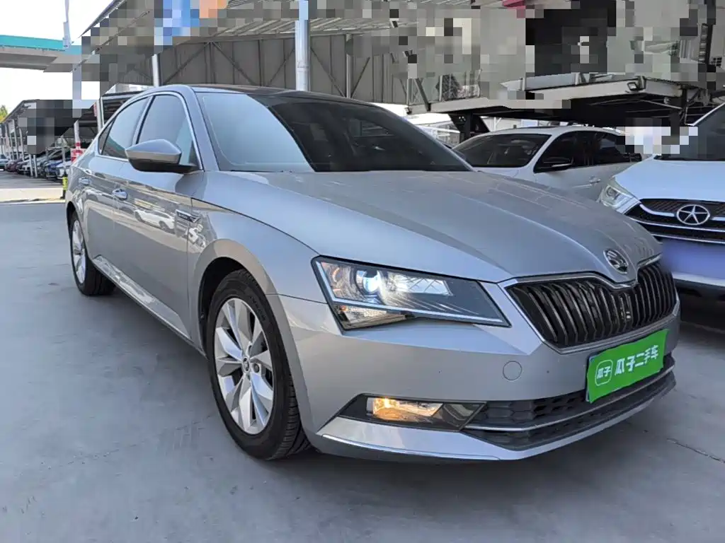 Skoda Superb — миниатюра 4