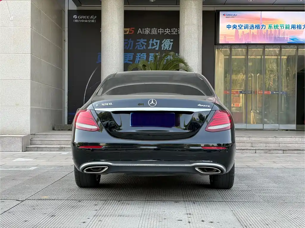 Mercedes-Benz E-Class — миниатюра 8