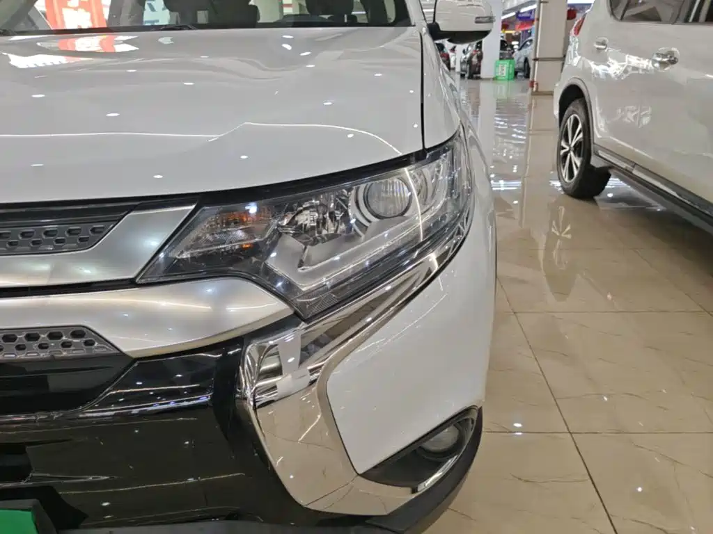 Mitsubishi Outlander — миниатюра 24