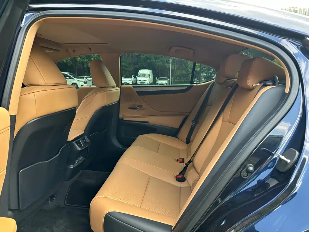 Lexus ES — миниатюра 6