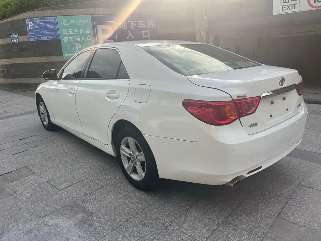 Toyota Reiz — миниатюра 3