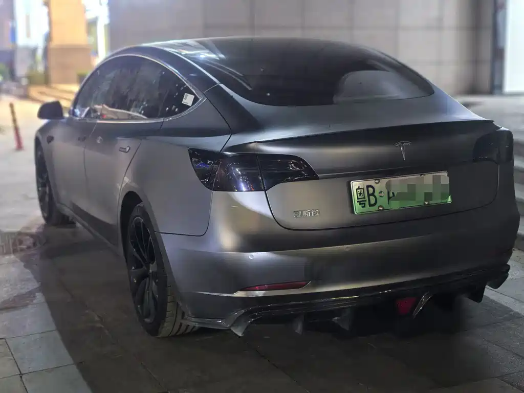 Tesla Model 3 — миниатюра 5