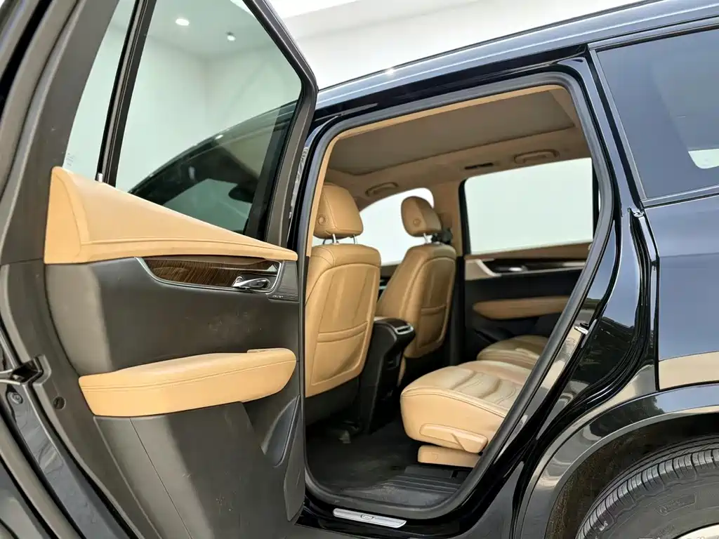 Cadillac XT6 — миниатюра 7