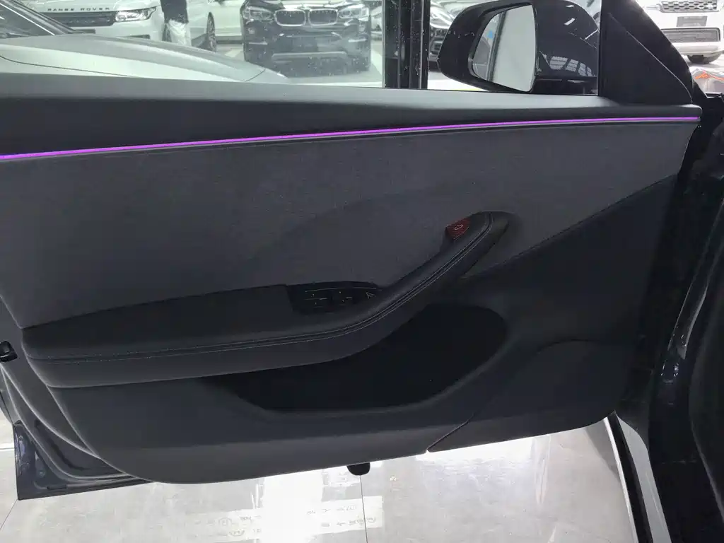 Tesla Model 3 — миниатюра 5