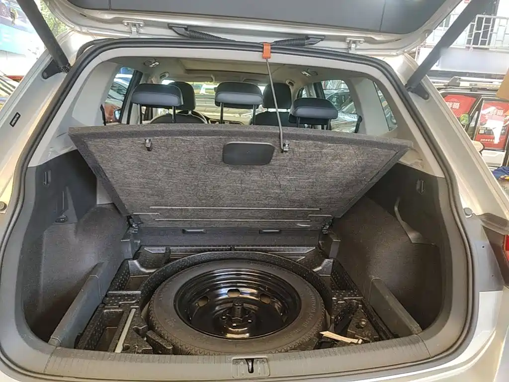Volkswagen Tiguan L — миниатюра 19