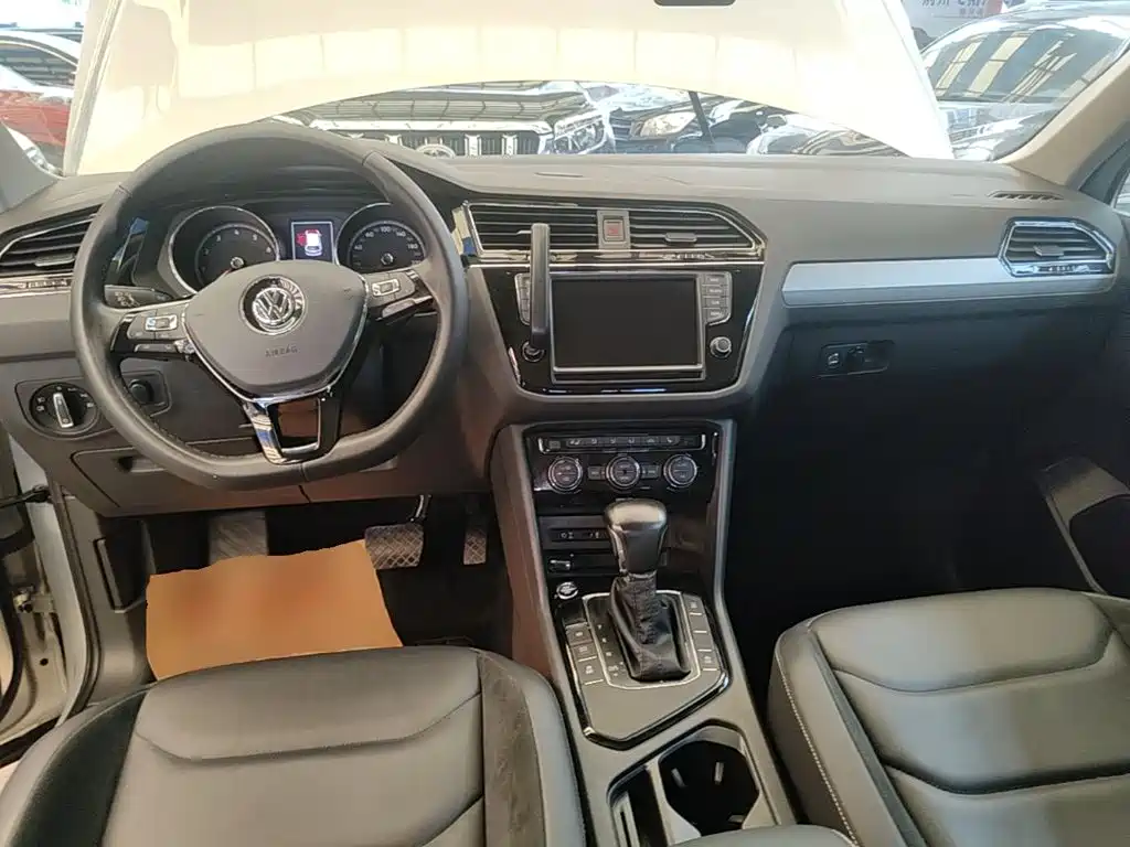 Volkswagen Tiguan L — миниатюра 10