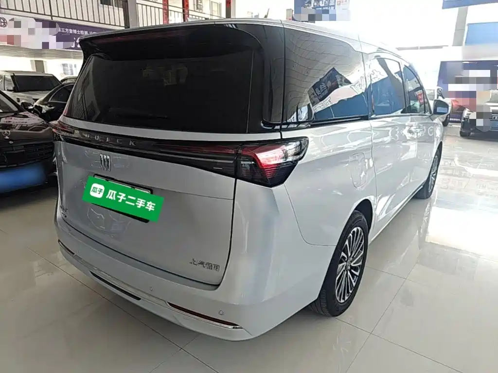 Buick GL8 Hybrid — миниатюра 7