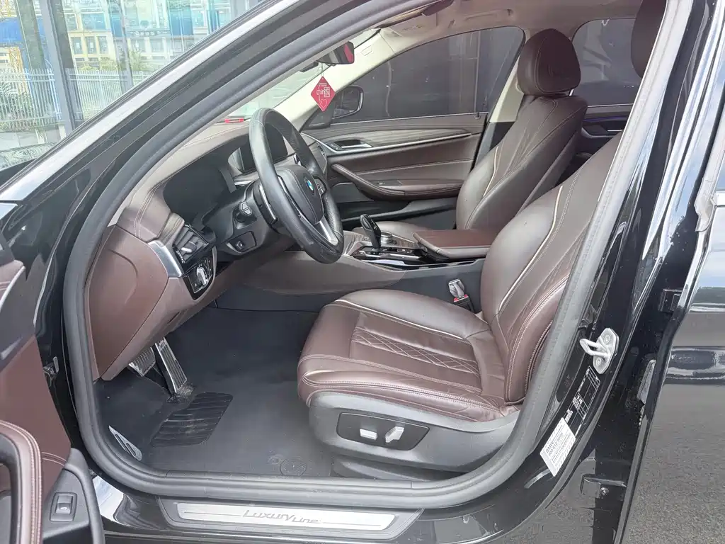 BMW 5 Series — миниатюра 4
