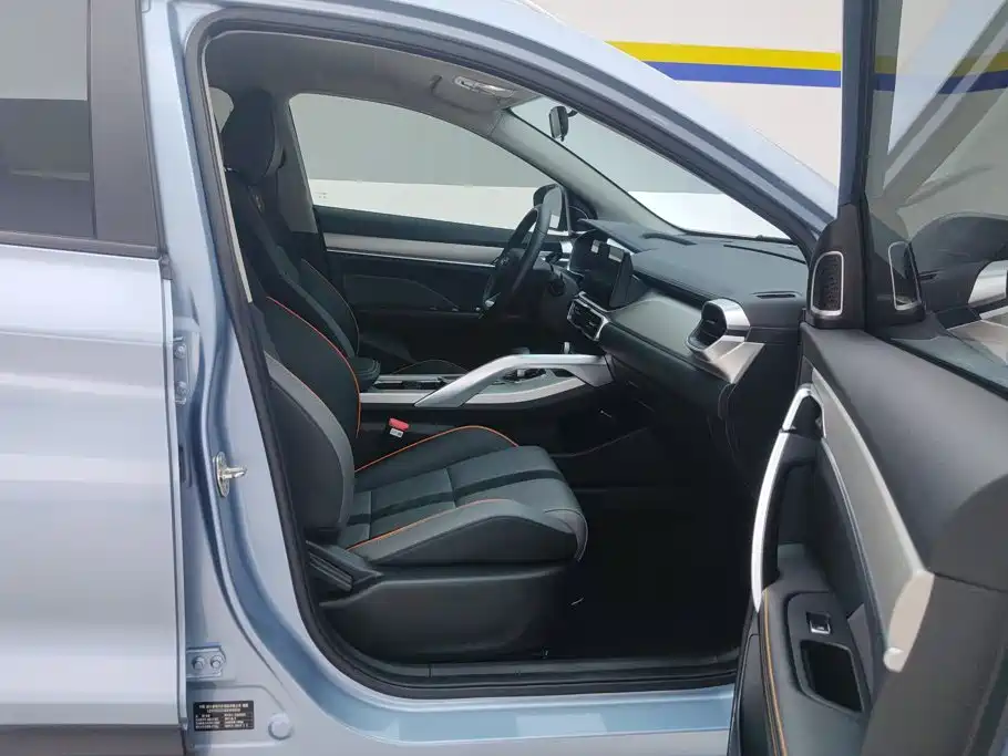 Geely Binyue — миниатюра 8